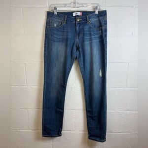 Cabi Woman’s Denim Casual Slim Boyfriend Classic Lightly Distressed Chic Jeans